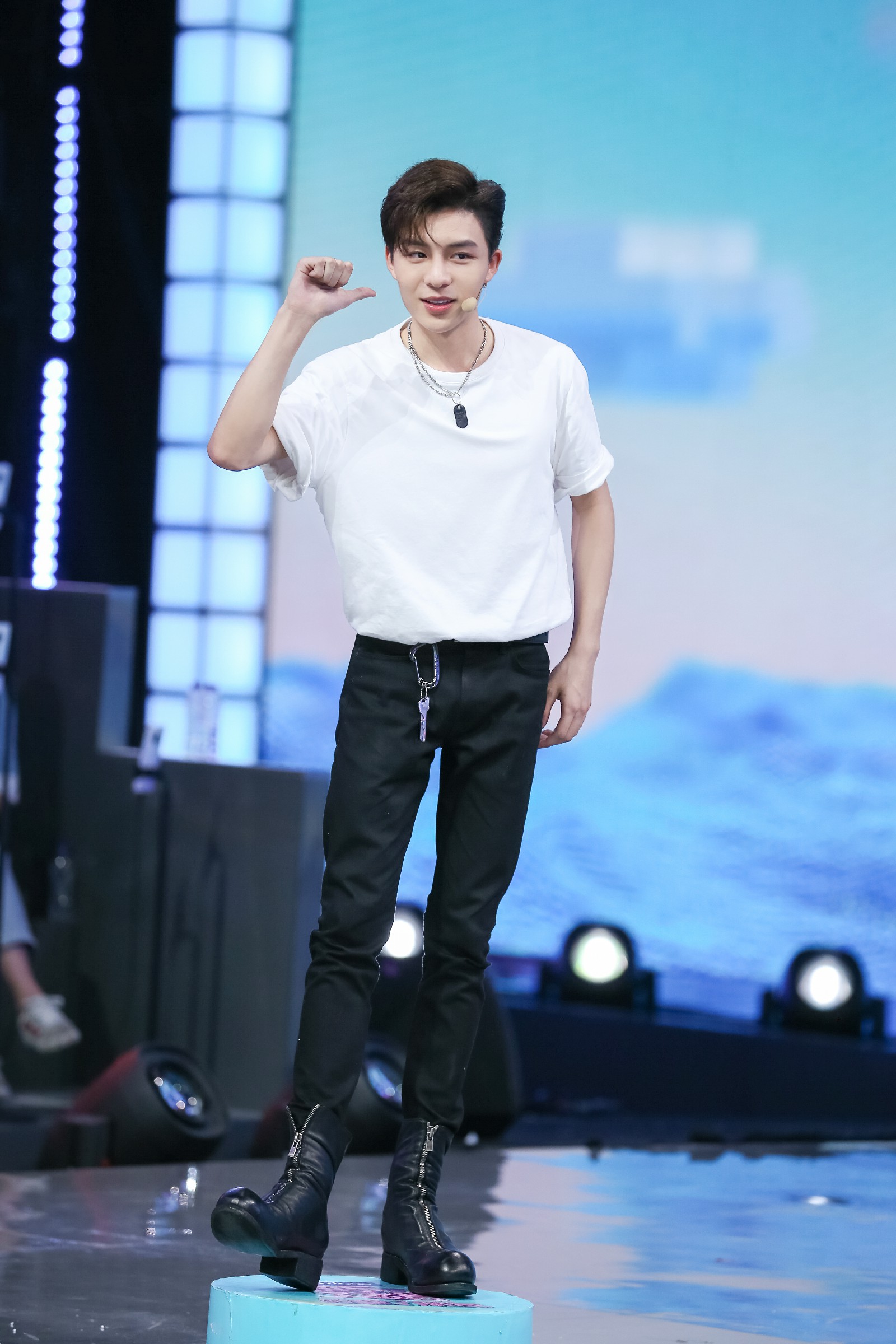 英皇娱乐|英皇娱乐艺人集结登陆《快乐大本营》 爆笑迎战公司对决