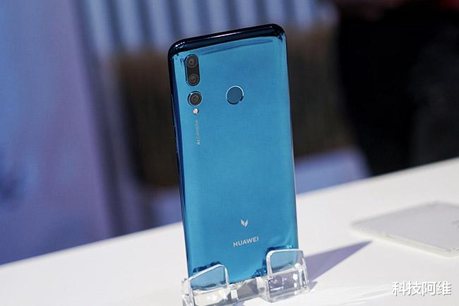 华为手机|6GB运存+128GB，现已跌至1328元，网友：购买5G手机不香吗？