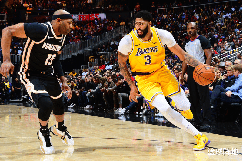 「湖人队」恭喜詹姆斯！浓眉留队稳了，湖人再一次赌对了，哈登小卡也要颤抖