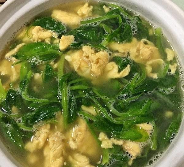 豌豆苗▲天然“褪黑素”就是它，隔三差五吃，营养下饭，晒黑皮肤白回来了