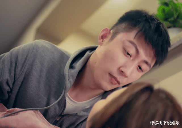 『迪丽热巴』黄景瑜把热巴扑倒，看清他抱热巴的手势，才是对女演员最好的保护