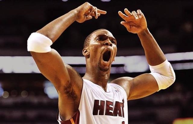 #克里斯·波什#NBA名宿波什晒全家福!1米6娇妻抢镜,7年生5子战斗力真强!