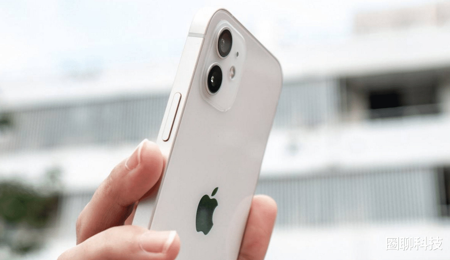 iphone12|又一个iPhone12的坏消息传出，库克为了捞钱难道不顾一切了？