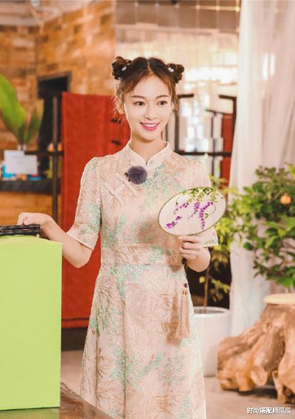 #吴谨言#?吴谨言终于吃胖了！穿卫衣配印花牛仔裤，扎高马尾元气满满
