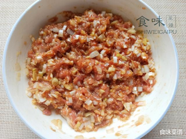 包子|吃萝卜的季节到了，教你秘制萝卜包子馅，鲜美多汁，一顿5个不够