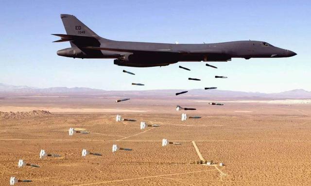 轰炸机|美轰炸机抵达关岛后台海现身，中方早把话说在前，警告绝非空话