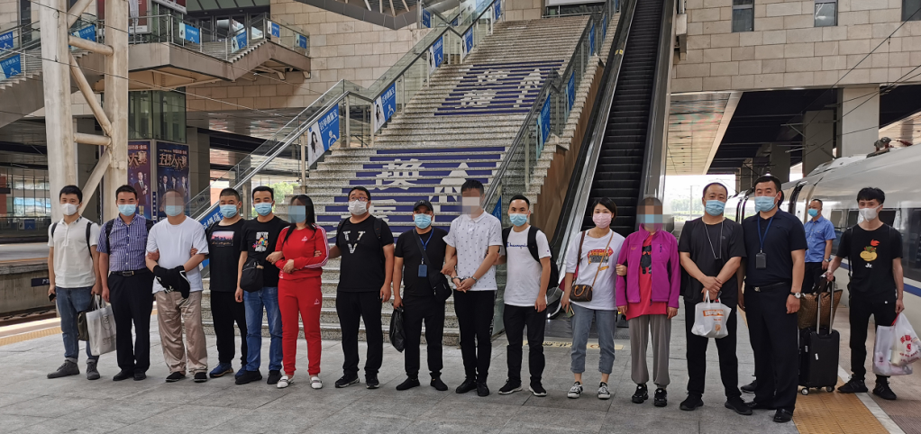 浙江法制报|杭州一女子为与明星偶像谈场恋爱，一年花300多万做法事……