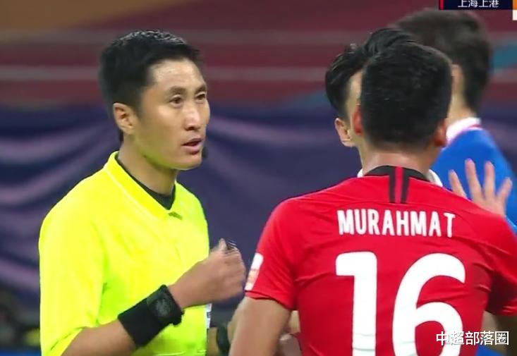 马宁|中超重大争议！申花球员禁区倒地，马宁拒绝判点球，VAR也不介入