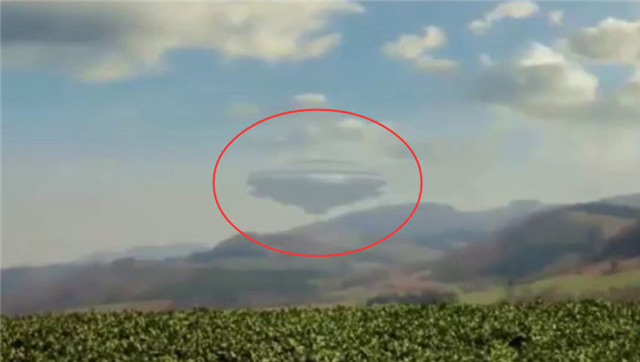 惊奇!国外宇航员拍下UFO,形似观音的莲花宝座!