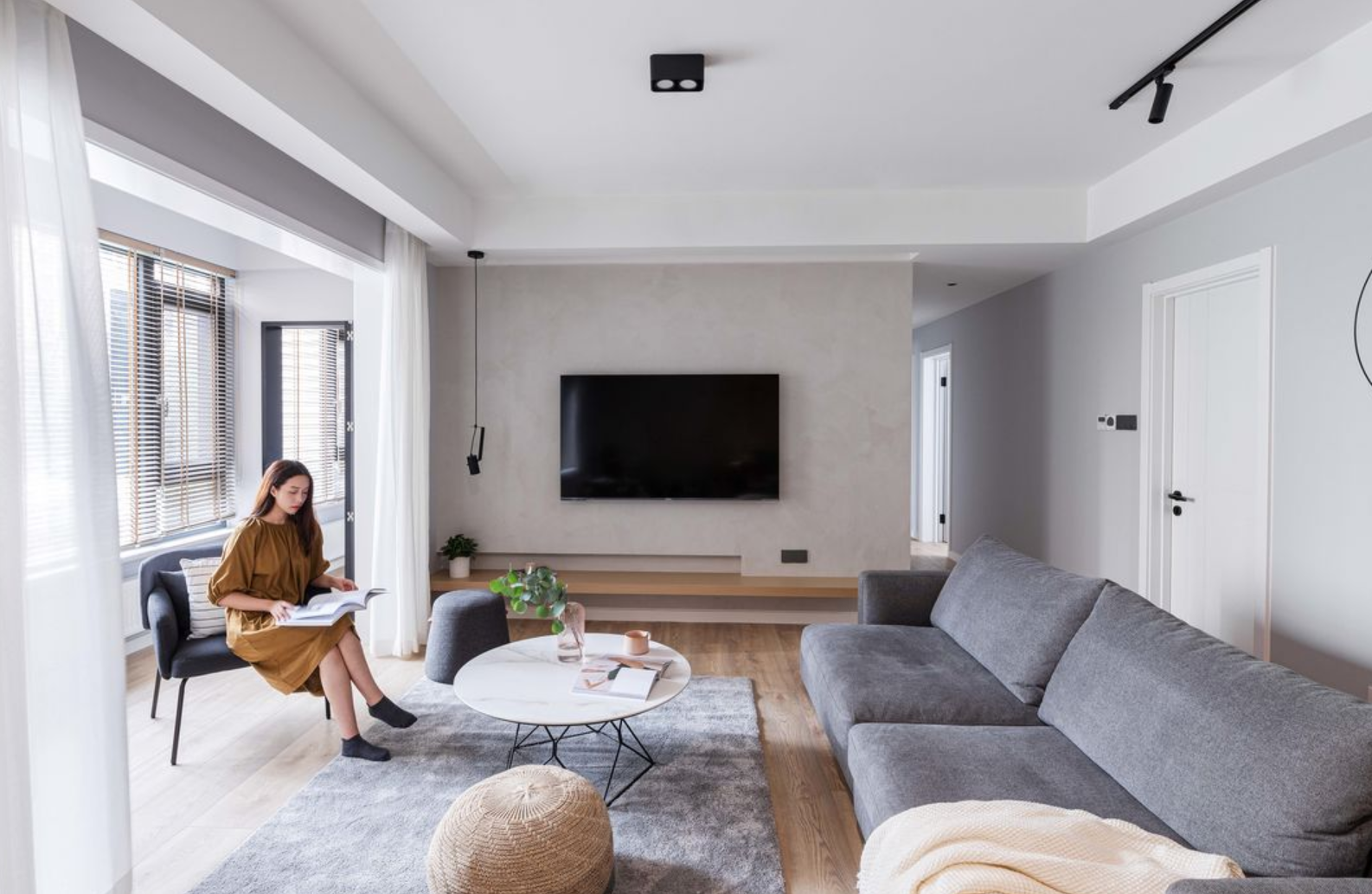 |难怪“横厅”结构的新房，越来越受欢迎，看了她家才知道有多爽