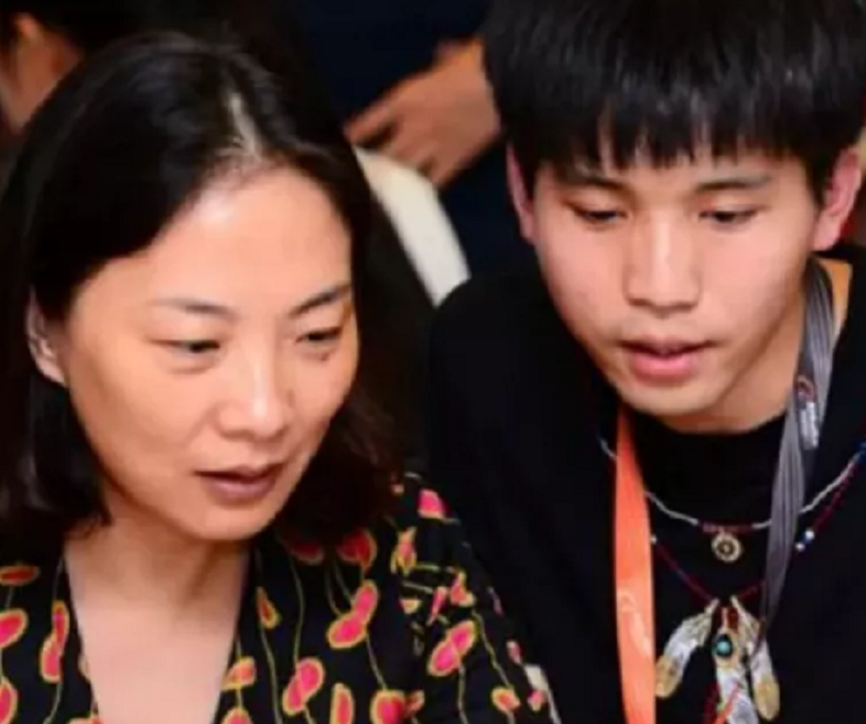 「阿里巴巴」马云刚开公司的时候，答应前台小妹干满10年就给2亿，她结果怎样