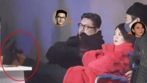 『』明星在后台的真实样子，舞台上面对观众装礼貌，私底下的素质却很一般