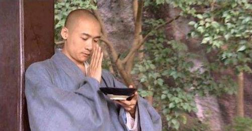 【黄渤】身背2条人命，出狱不久又“作死”，42岁高虎今住泳池豪宅十分气派