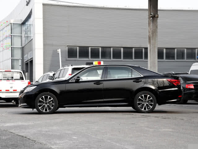 【丰田皇冠】80万降到25万元,性价比远超奥迪A6L,无奈还是没人懂