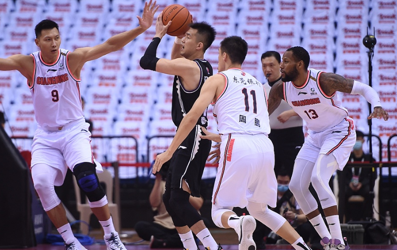 韩德君|全场2分，正负值+21，打爆周琦+王哲林的韩德君，在9号新秀面前栽了跟头