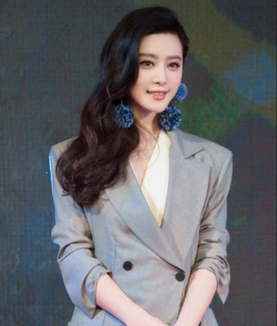 钱枫|范冰冰素颜罕曝光，对镜头捏鼻头刮黑头，毫无偶像包袱力证纯天然