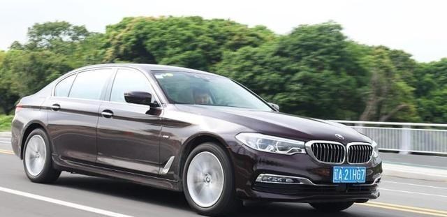 宝马5系|43万喜提雷克萨斯ES300h,2个月后再开宝马5系,车主:后悔了!