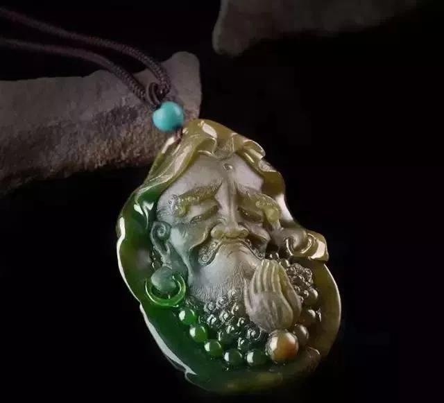 #翡翠#13.8吨的翡翠原石，被雕刻成“东海龙宫”，网友：仿佛置身海底世界！