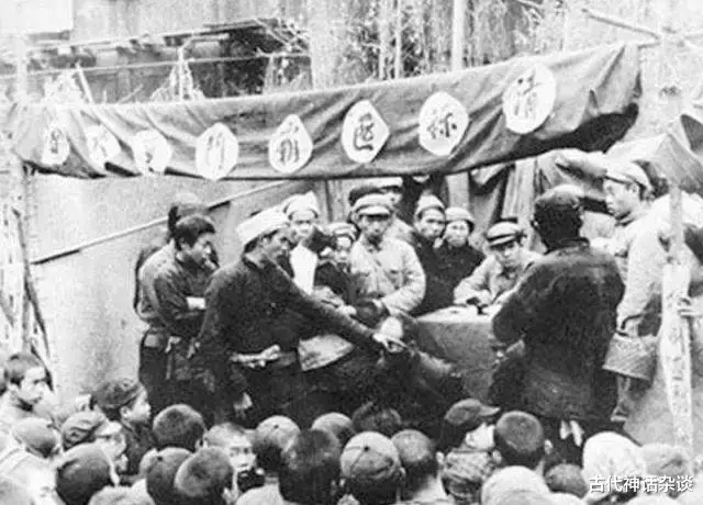 「韦小宝」中国最后一对土匪夫妻，逃进深山16年，出动7000剿匪大军才将击毙