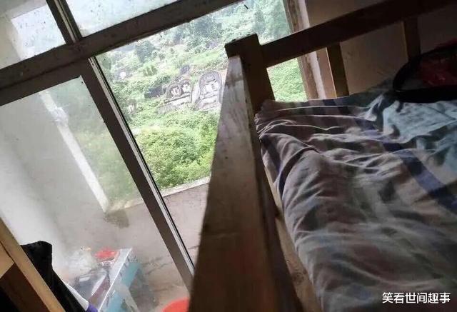 『』“哪点比我强？选个黑人都不选我？”哈哈哈，真是搞不懂！