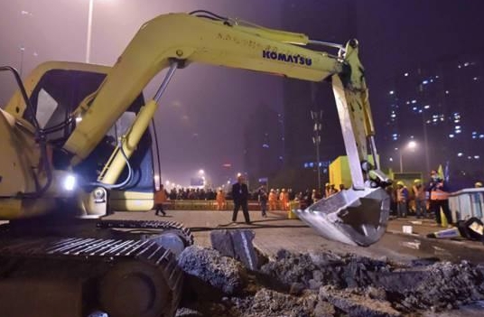 媛远看世界 又火了!数千人连夜奔赴山东“支援”,外媒:中国速度真牛