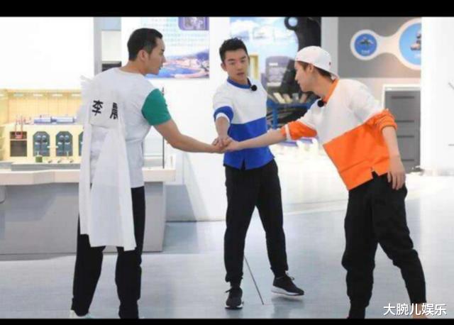 【郭麒麟】《跑男》：还没见过这么“怂”的撕名牌现场，却意外很好看