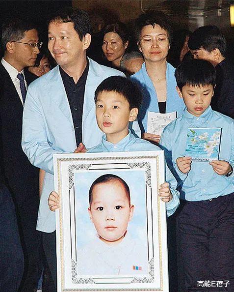 廖启智|66岁港星廖启智生活穷困潦倒，沦为街头小贩？其公司发声回应了