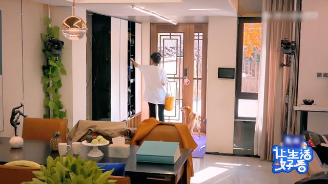 |郑爽富婆实锤？豪宅庭院铺上沙子当沙滩房，在家度假好似在夏威夷