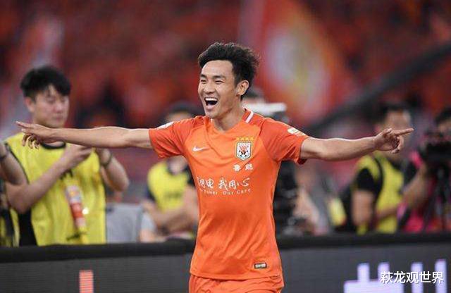 穿衣搭配|你的吴皇 真的很强？刘云因伤退出国家队，李铁重用“鲁能帮”！