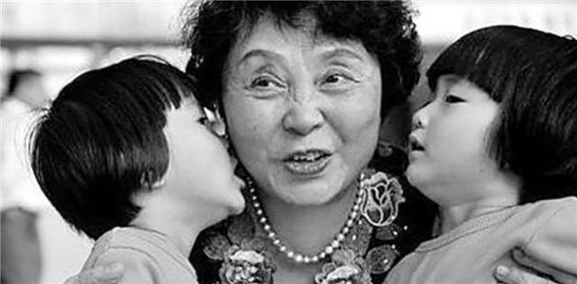 小志的历史观点|10年前，那个拼命生下双胞胎女儿的60岁老人，如今怎样了？