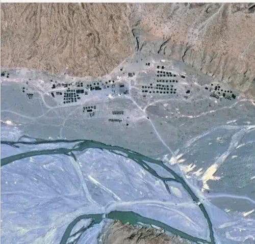 [印度]印军日夜增兵，帐篷布满河谷，压断大桥车毁人亡，紧急向美俄求助