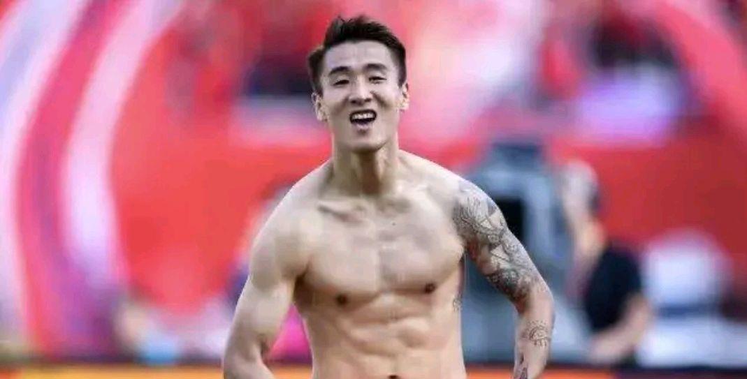 『国足』当前国足最强球员非韦世豪莫属！佩雷拉盛赞，其能力不输孙兴慜