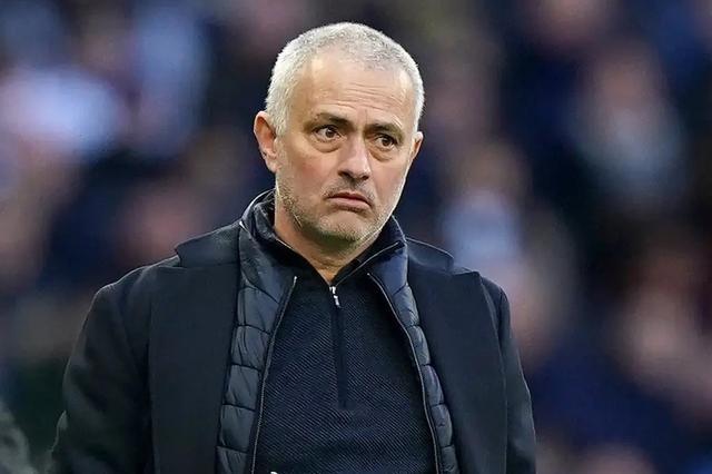 「穆里尼奥」弗格森的威望，是其他名帅难以企及的，包括穆里尼奥和瓜帅