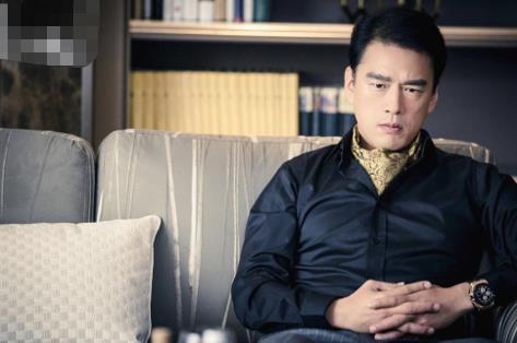 靳东|继靳东，雷佳音，张嘉译之后，又一位大器晚成的中年大叔霸屏