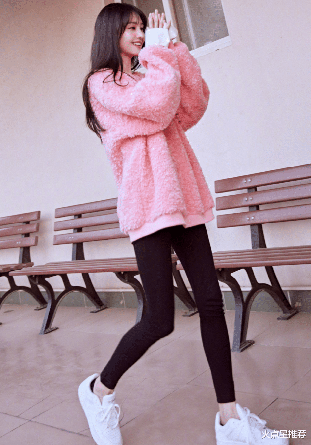 『郑爽』郑爽近照公开,鼻头终于变小不再“格格巫”,美得能让张恒后悔