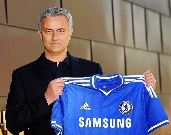 「穆里尼奥」穆帅以“重回切尔西”为例，表明记者的猜测可能会左右教练的选择