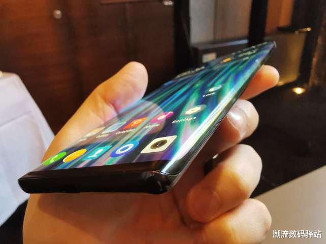 荣耀|荣耀V40将在11月底发布，磨砂玻璃+高清四摄，联发科处理器成核心