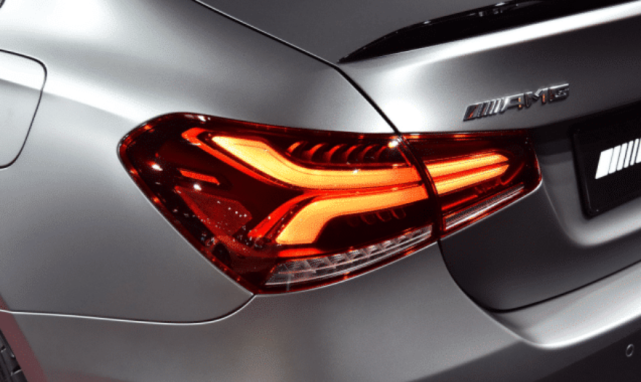 #奔驰A级#奔驰AMG再添“悍将”！搭2.0T榨出306马力，不到40万比A7还香