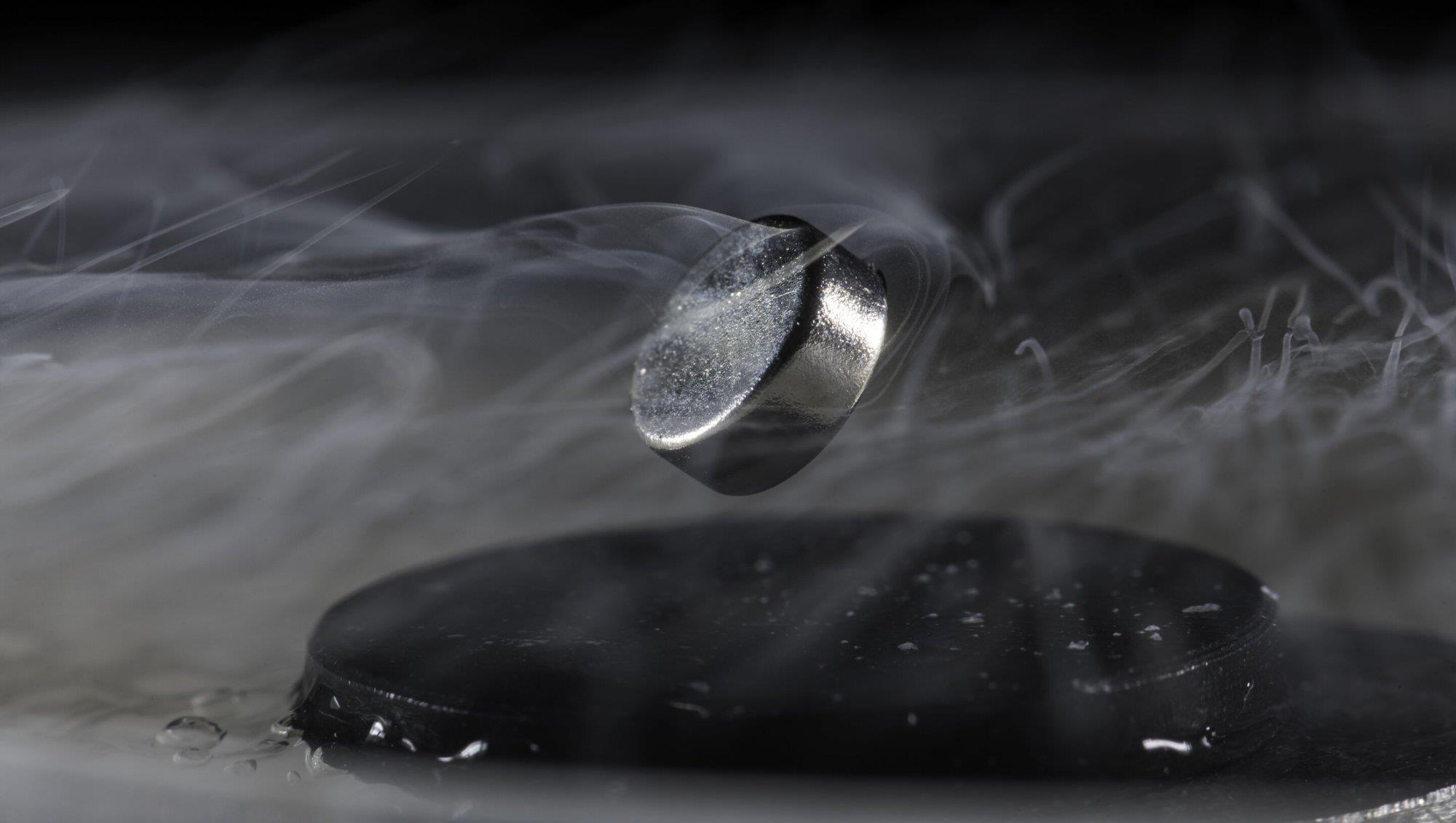 超导|《自然》杂志：终于发现了第一个室温超导体