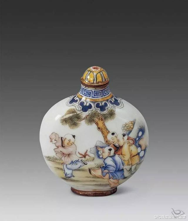 翡翠|翡翠中的工艺品，别小看它，虽然不起眼是拍卖会常客价值不菲呢！