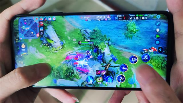 【华为荣耀】华为冲刺销量，价格跳水600元，128GB+升降镜头+侧面指纹