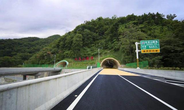 交通法规|开车走高速便宜,还是走国道便宜?仔细一算,车友:以前都错了