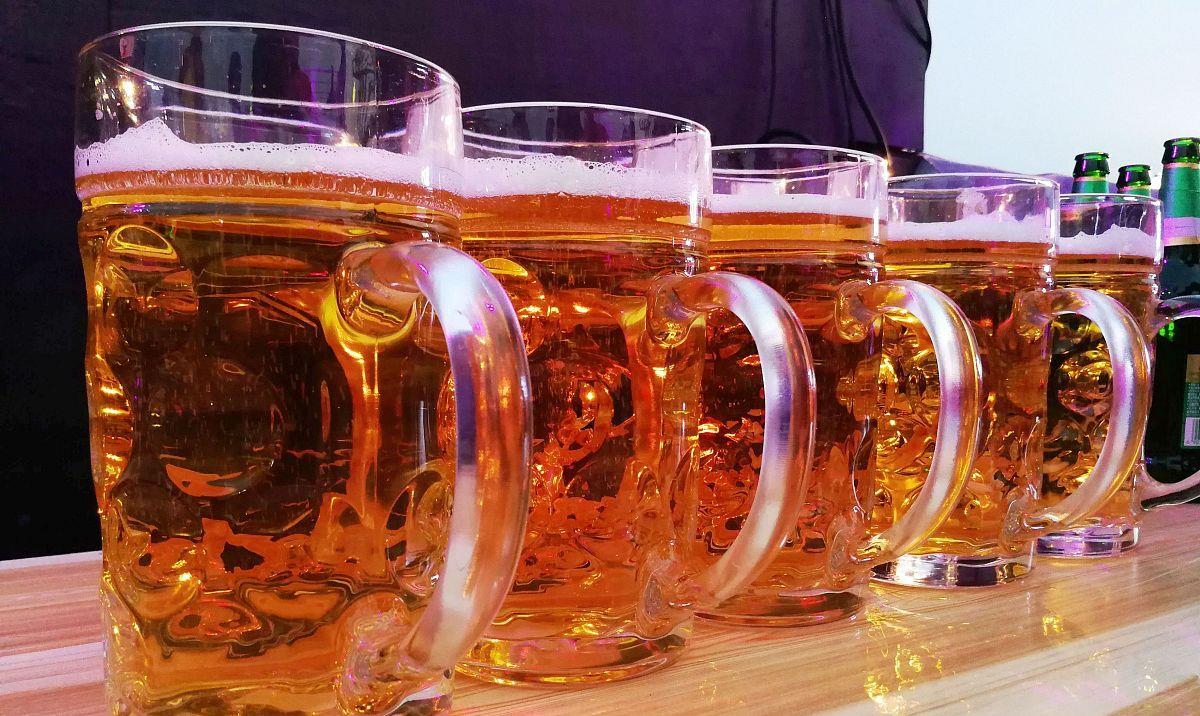 痛风|尿酸高，痛风到！“4黄、1红”请撤离餐桌，或将痛风拒之门外