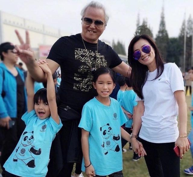 【张庭】别再说张庭老公丑了,看看他年轻时候的样子,难怪张庭这么爱他