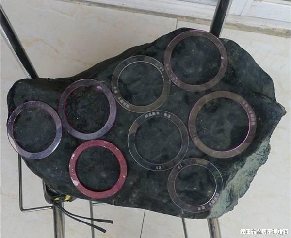 『翡翠』什么是赌石的“砂细肉细”？翡翠原石皮肉之间到底有何微妙关系？