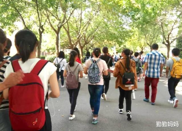 大学|大一新生开学如何做自我介绍？做到两说两不说，让你人缘好到爆