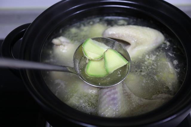 鸡汤|妈妈每天早晨坚持喝“它”,气色红润,皮肤细腻,比吃阿胶效果好