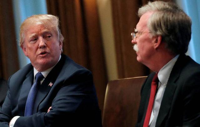 特朗普@未能阻止博尔顿新书出版，特朗普威胁：要让他得不到钱