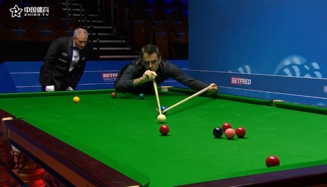 丁俊晖|威廉姆斯坐等火箭？不怕被轰13-0，丁俊晖架杆犯规，父亲陷入矛盾