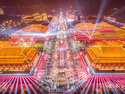 |国内三座“不夜城”，白天黑夜都热闹非凡，沿街都是美食和啤酒